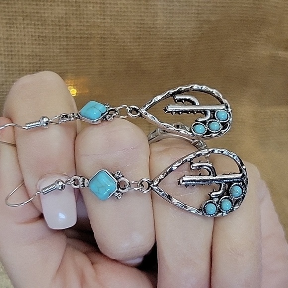 Ariat Jewelry - 🔥LAST PAIR🔥 CACTUS TEARDROP EARRINGS